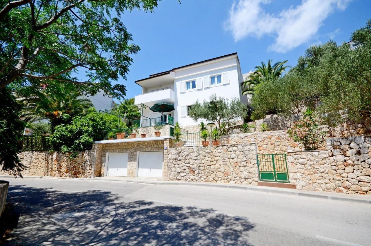 Aba * Hvar Town